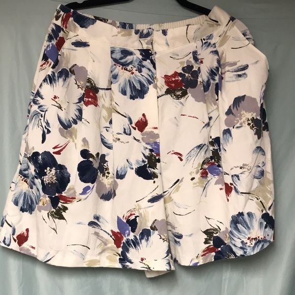 Toni Garment for CC Magic floral woman’s 2 piece shorts suit - Picture 9 of 10